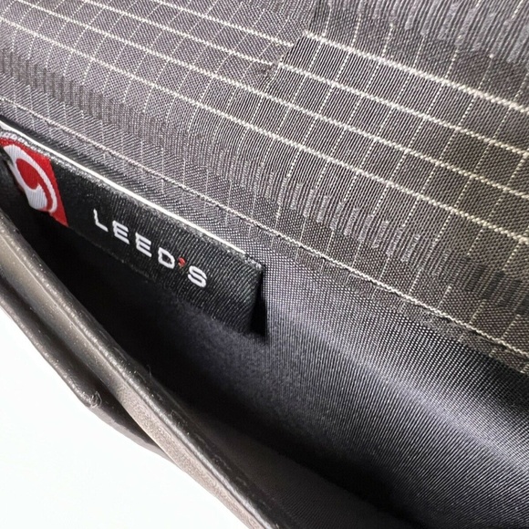 Leed's Bags Leeds Highmark Black Genuine Leather Travel Wallet